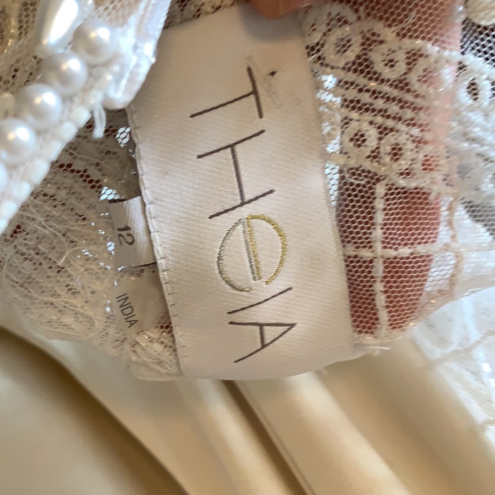 Theia hand embroidered mermaid wedding gown - Picture 16 of 16